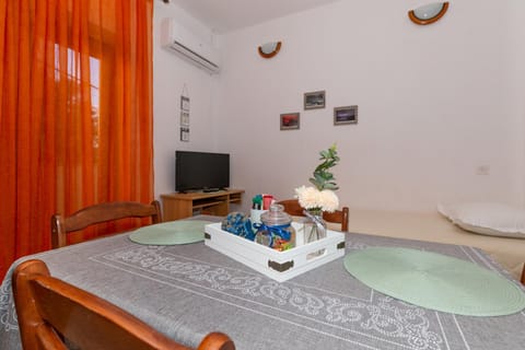 Communal lounge/ TV room, Living room, Seating area