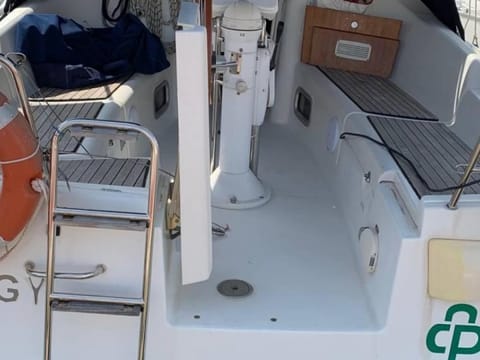 Boat in Badalona for up to 6 people Angelegtes Boot in Badalona