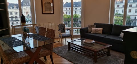 Appartement F3 au balcon de la Place du Martroi Apartment in Orléans