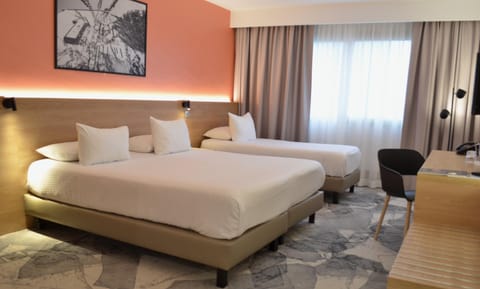 TV and multimedia, Photo of the whole room, Seating area, Bedroom
