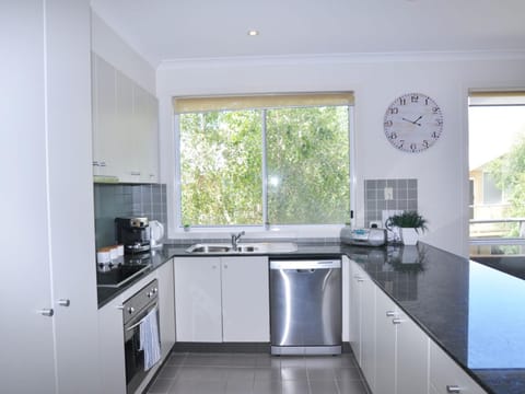 Sandpiper 3 - Close to Town and Beach House in Inverloch