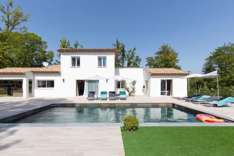 Superbe Villa Seillans LA GRANDE BASTIDE avec piscine, jardin, climatisation et salle de sport Villa in Fayence