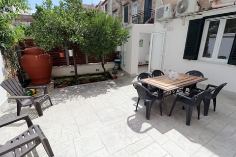 Patio, Garden