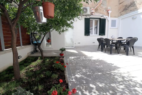 Patio, Garden