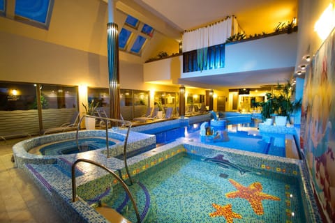 Hot Tub, Swimming pool, Swimming pool