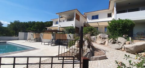 Très belle Résidence vue mer et piscine chauffée - BACCALOCATION Apartment in Zonza