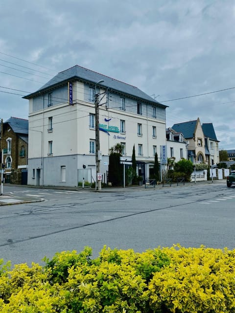 Property building, Location