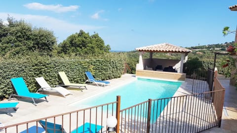 belle villa vue mer avec piscine chauffée 4 chambres - baccalocation Villa in Zonza