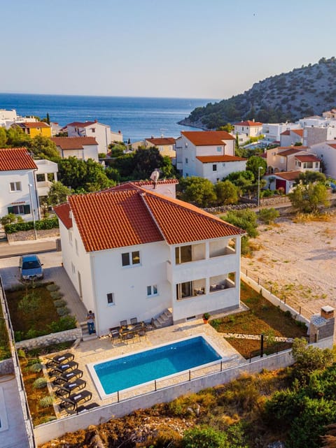 Bird's eye view, Pool view