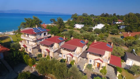 Villa Argo 2 - Beachfront, Big gardens, Location! Villa in Halkidiki