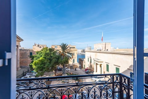 Nearby landmark, Neighbourhood, Balcony/Terrace, City view, Street view