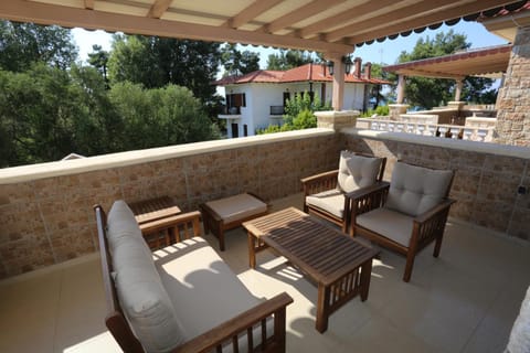 Villa Argo 3 - Beachfront, Big gardens, Location! Villa in Halkidiki