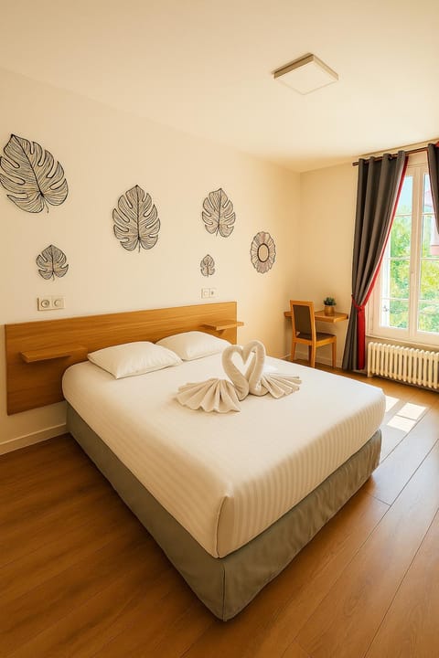 Bedroom, room service