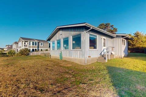 Ocean Vista Cottage House in Oregon