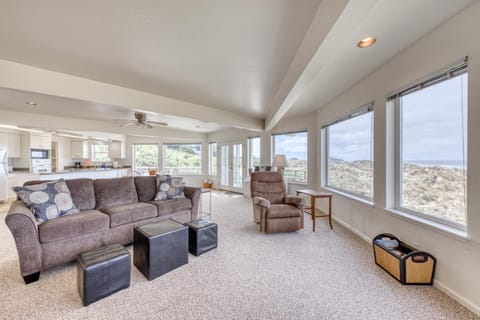 Coast Haven - 2 Bed 2 Bath Vacation home in Bandon Dunes House in Oregon