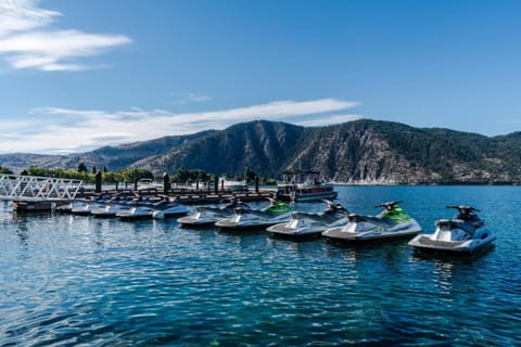 Cottage by the Lake House in Manson