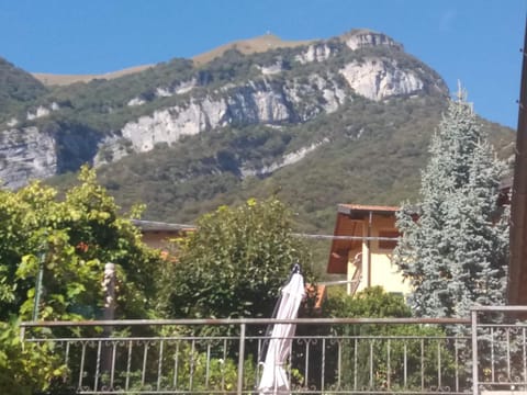 Casa Intignano - appartamento con terrazzo vista lago Eigentumswohnung in Tremezzo
