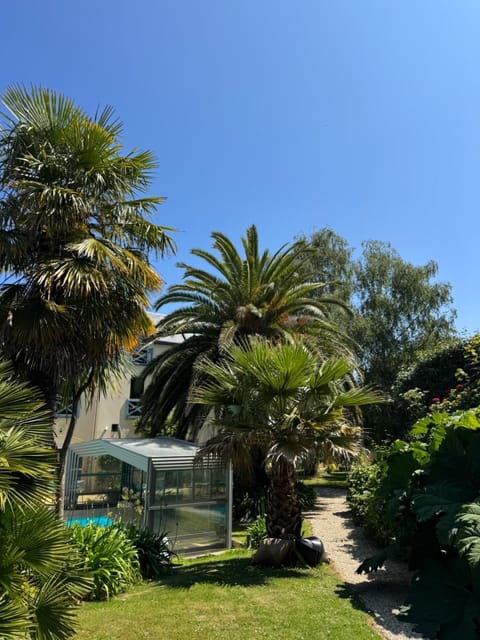 Garden, Swimming pool, Swimming pool