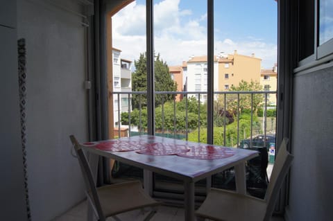 Balcony/Terrace, Dining area, Family, Inner courtyard view