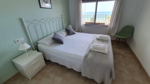 Bed, Natural landscape, Photo of the whole room, Bedroom, Sea view, towels