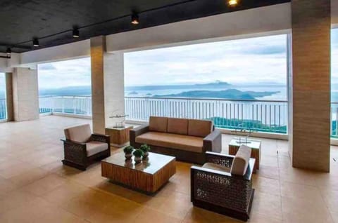 Wind Residence T4- M Near Taal view at Skylounge Apartahotel in Tagaytay