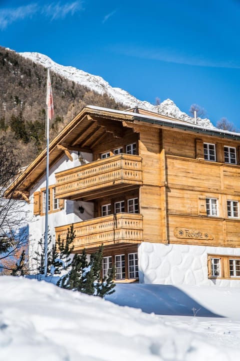 Property building, Winter, Balcony/Terrace