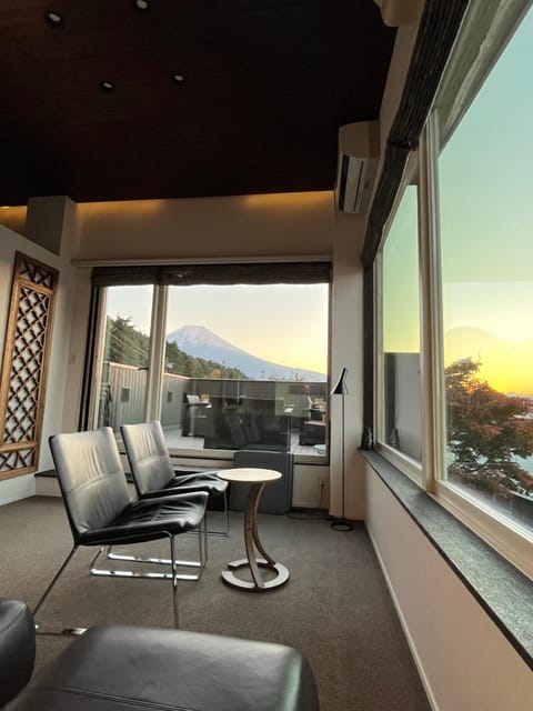 Natural landscape, View (from property/room), Balcony/Terrace, Living room, Mountain view