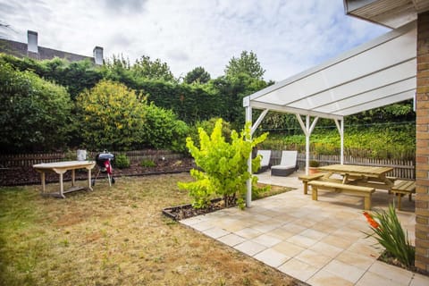 Patio, BBQ facilities, Garden