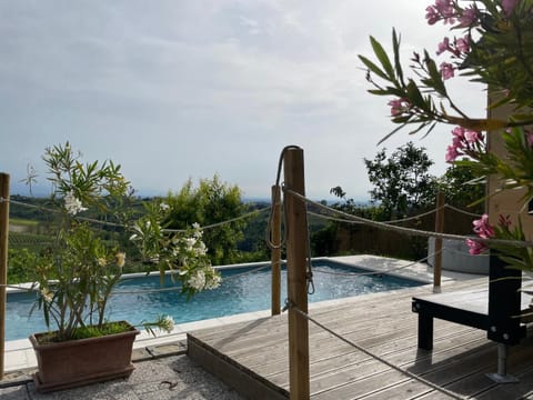 View (from property/room), Garden view, Swimming pool