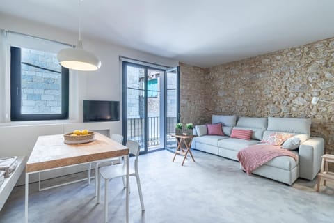 APARTAMENTS JONQUERA, 18 Copropriété in Figueres