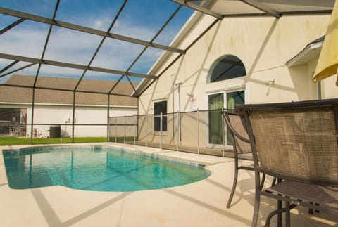 Gated Community!! Sparkling Private Pool, Near Disney House in Kissimmee