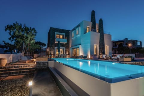 Property building, Night, Pool view, Swimming pool, sunbed