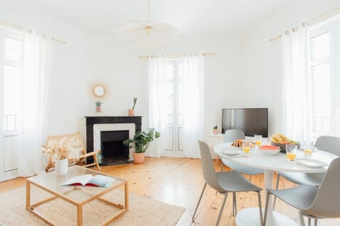 Living room, Dining area