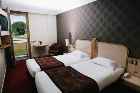 Photo of the whole room, Landmark view, River view