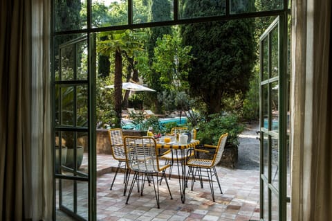 Patio, Garden view