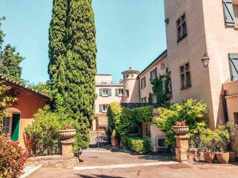 Inner courtyard view