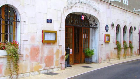 Facade/entrance, Facade/entrance