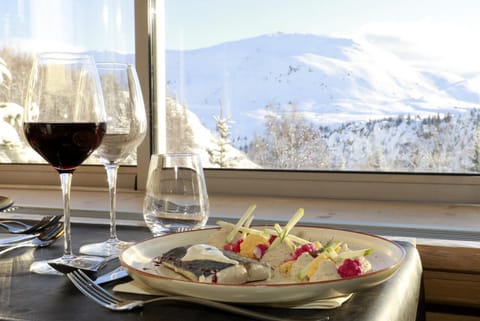 Restaurant/places to eat, Winter, On site, Mountain view, Dinner