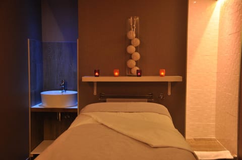 Massage, Spa and wellness centre/facilities