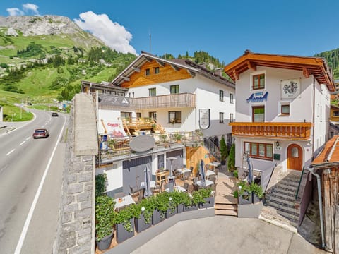 Neighbourhood, Street view