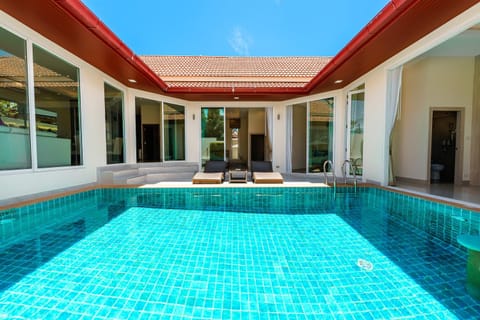 Luxury Pool Villa A14 3BR 6-8 Persons Villa in Pattaya City