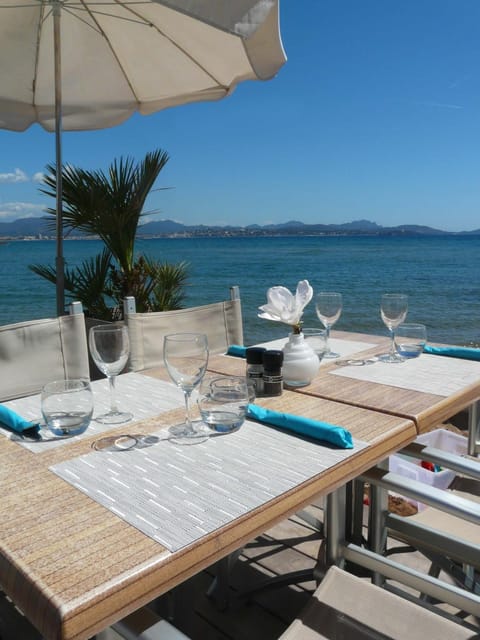 Restaurant/places to eat, Beach