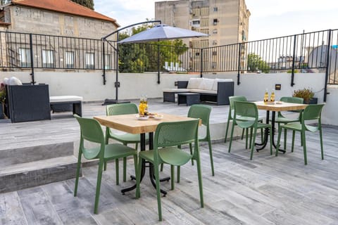 Property building, Balcony/Terrace, Dining area