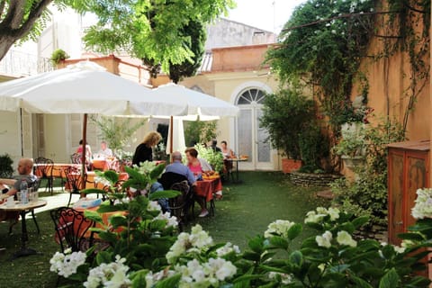 Hôtel du Fiacre Hotel in Carpentras