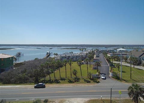 Cloud Nine House in Crescent Beach