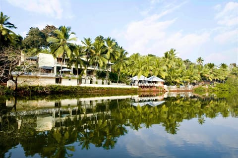 Property building, Nearby landmark, Natural landscape, Bird's eye view, River view