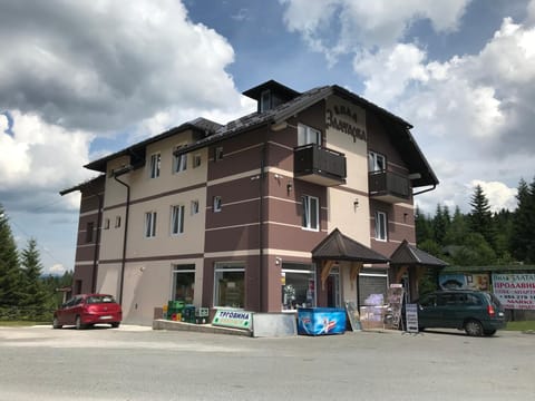 Vila Zlatarka Apartment hotel in Zlatibor District, Serbia