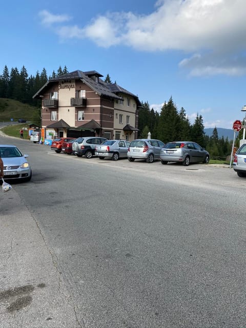 Vila Zlatarka Apartment hotel in Zlatibor District, Serbia