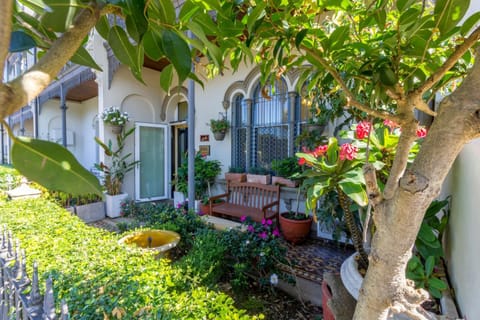 Facade/entrance, Garden