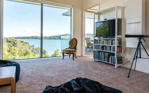 Tui Point House in Auckland Region